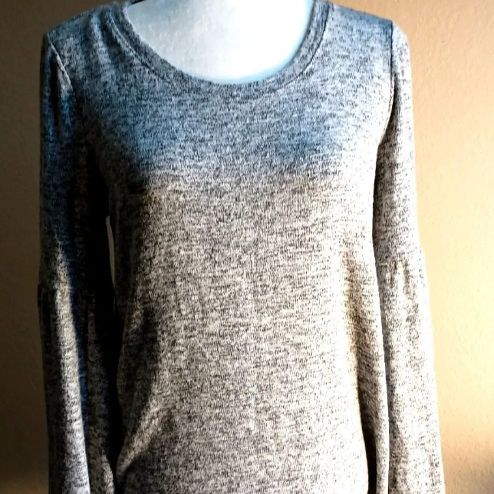 Chelsea & Theodore gray bell sleeve blouse - Picture 1 of 11